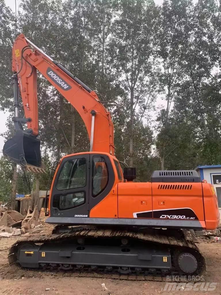 Doosan DX300LC-9C 대형 굴삭기 29톤 이상