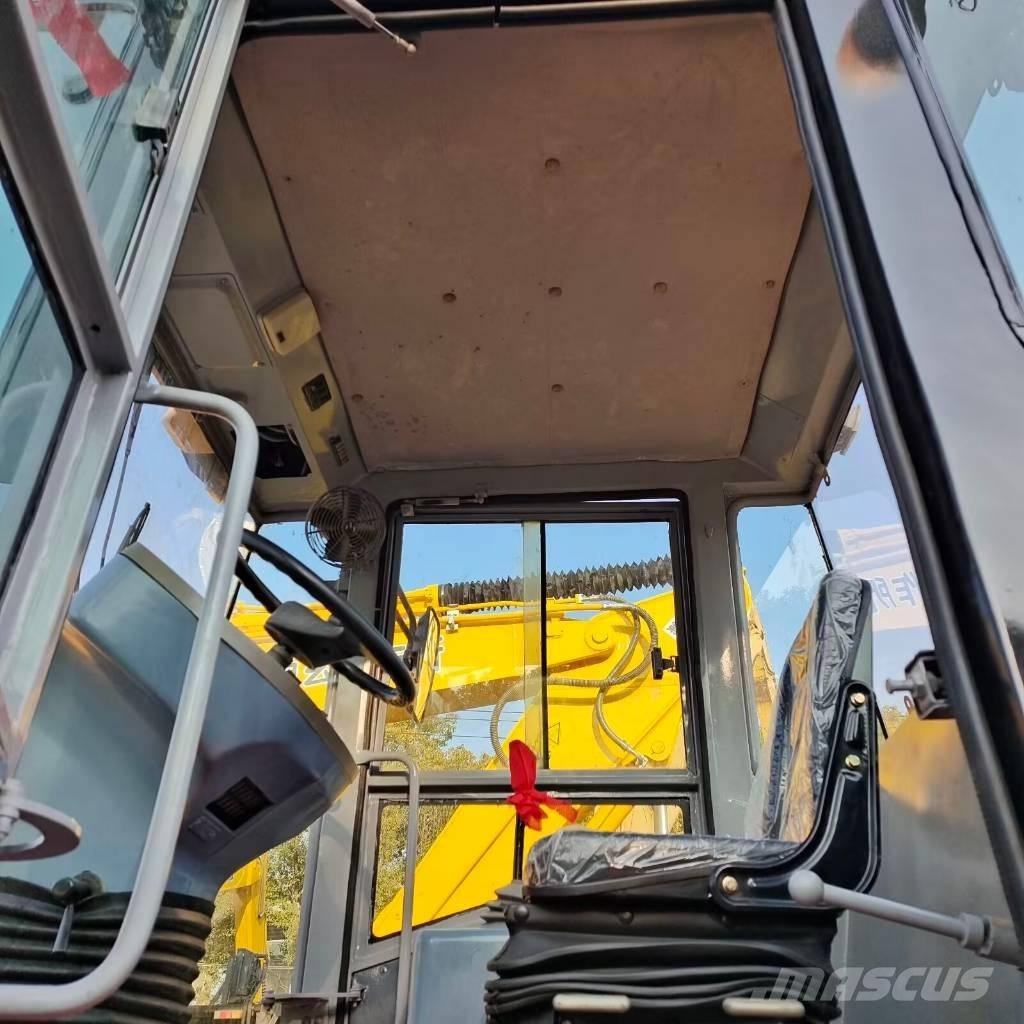 XCMG XS 143 J 싱글 드럼 롤러