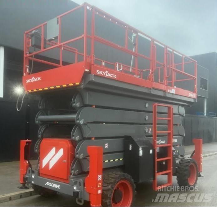SkyJack SJ9664RT 가위형 리프트