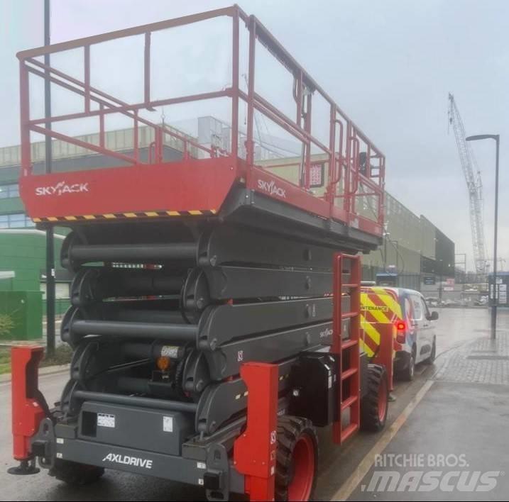 SkyJack SJ9664RT 가위형 리프트