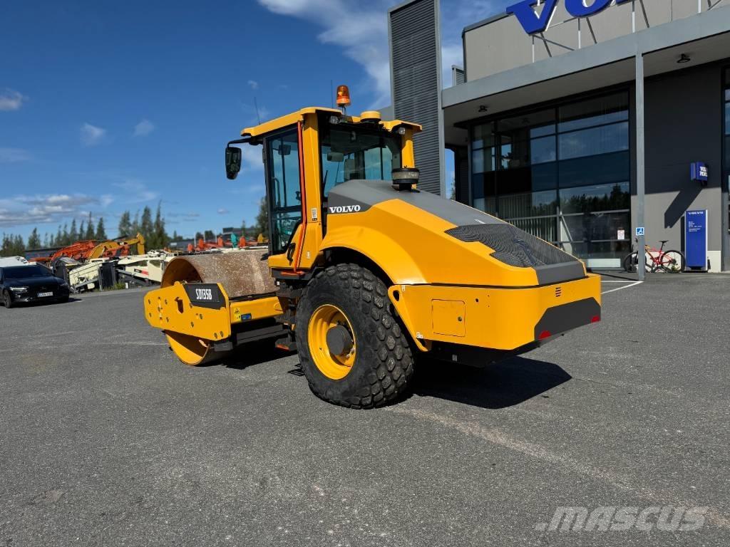 Volvo SD 135 B 싱글 드럼 롤러