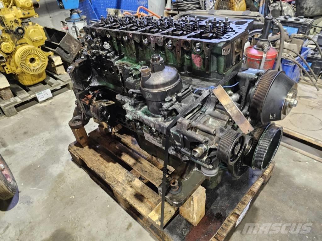 Volvo D8J 엔진