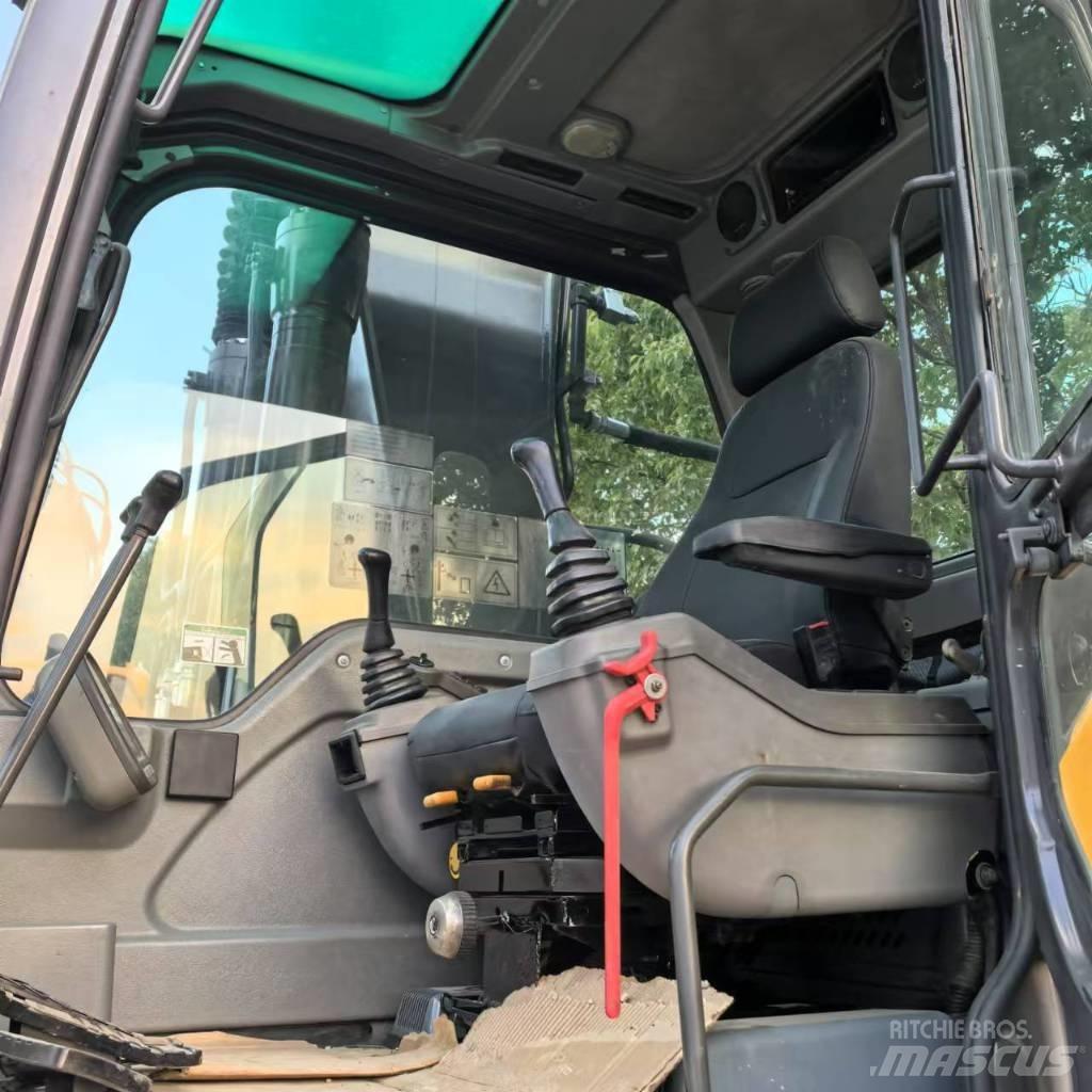 Volvo EC 210 D 중형굴삭기 7톤-28톤