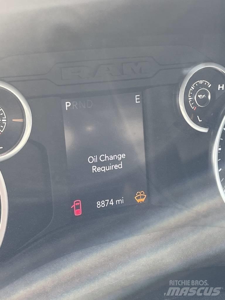 RAM 5500 플랫베드/드롭사이드 트럭