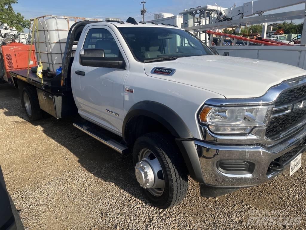 RAM 5500 플랫베드/드롭사이드 트럭