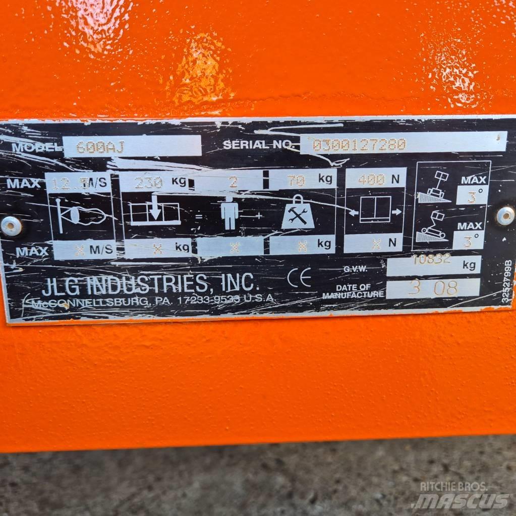 JLG 600 AJ 관절형 전동이동 리프트