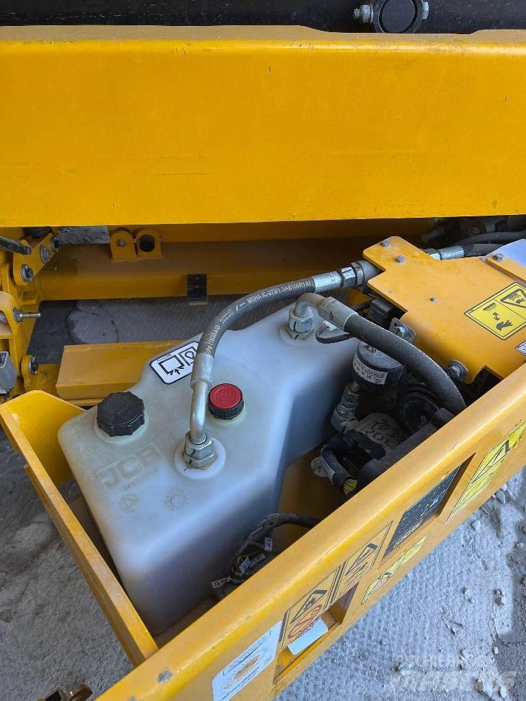 JCB S 2032 E 가위형 리프트