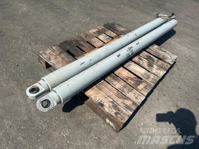 SkyJack SJ 8831 가위형 리프트