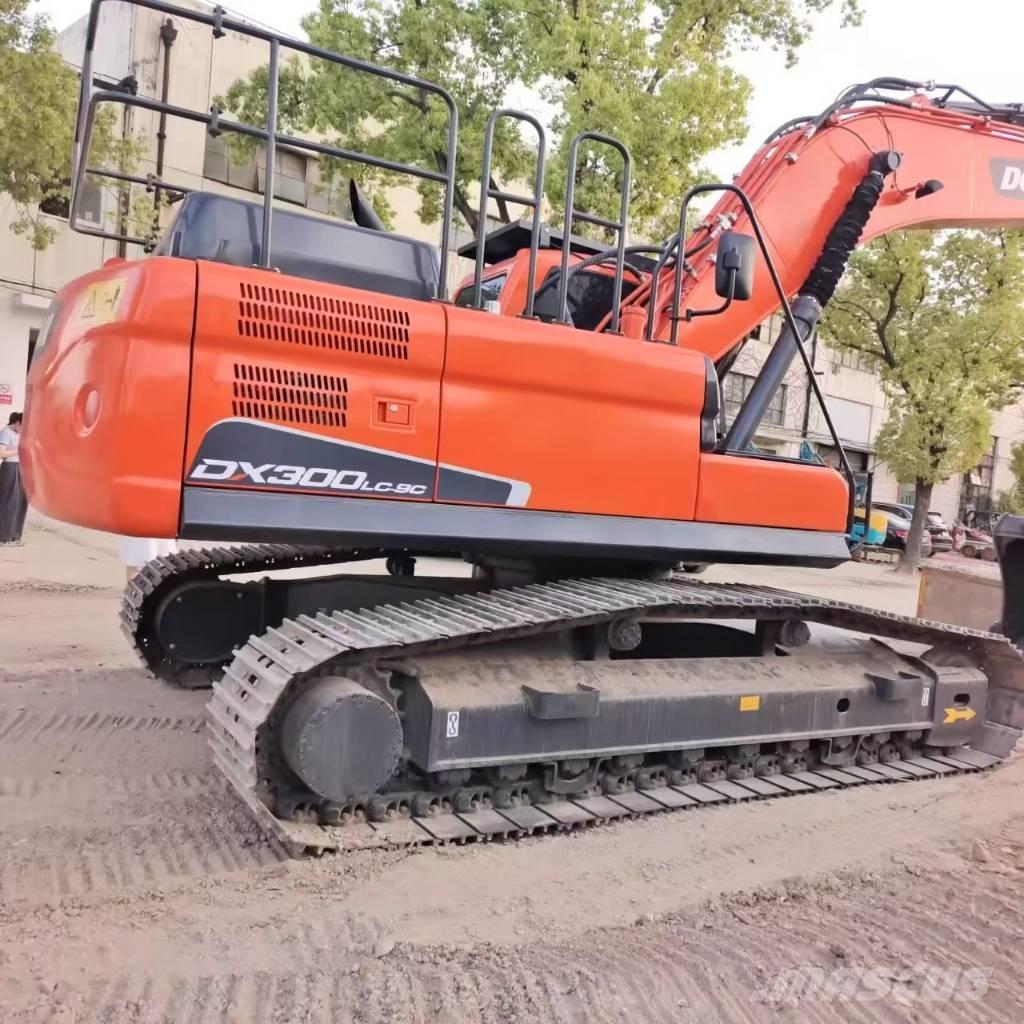 Doosan DX 300 LC 대형 굴삭기 29톤 이상