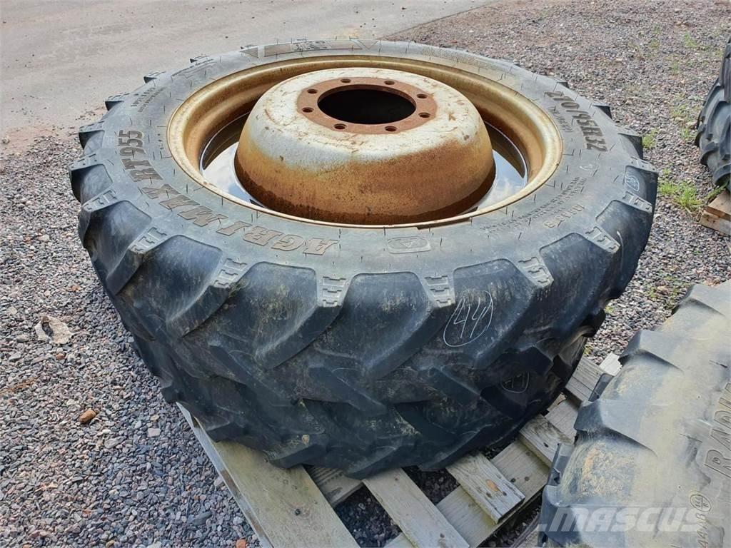 BKT 270/95R32 x2 타이어, 휠 및 림