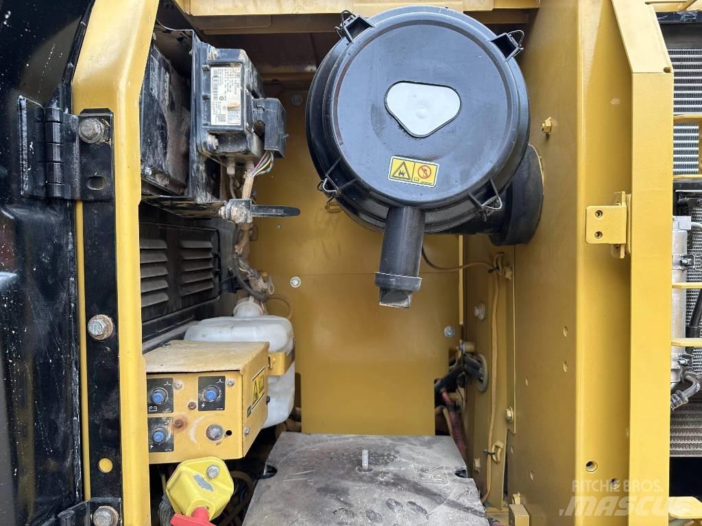 CAT 320D 대형 굴삭기 29톤 이상