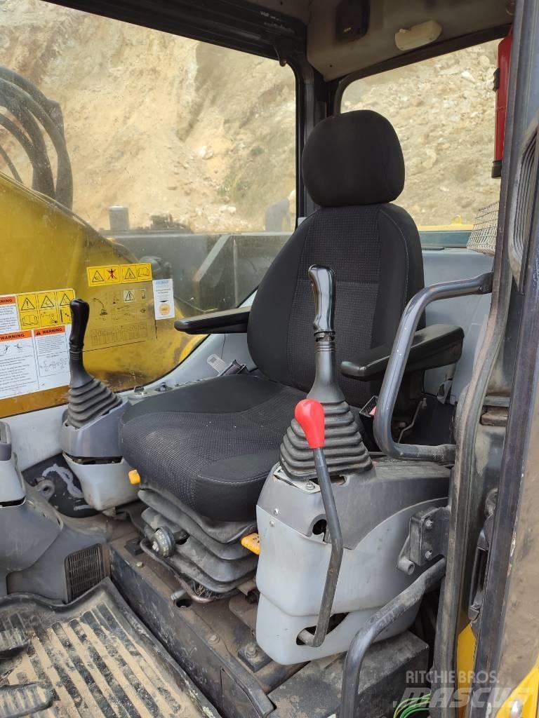 Komatsu PC 228 LC-3 대형 굴삭기 29톤 이상