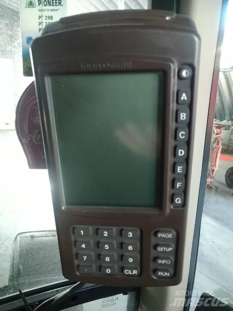 John Deere 732 견인형 분무기
