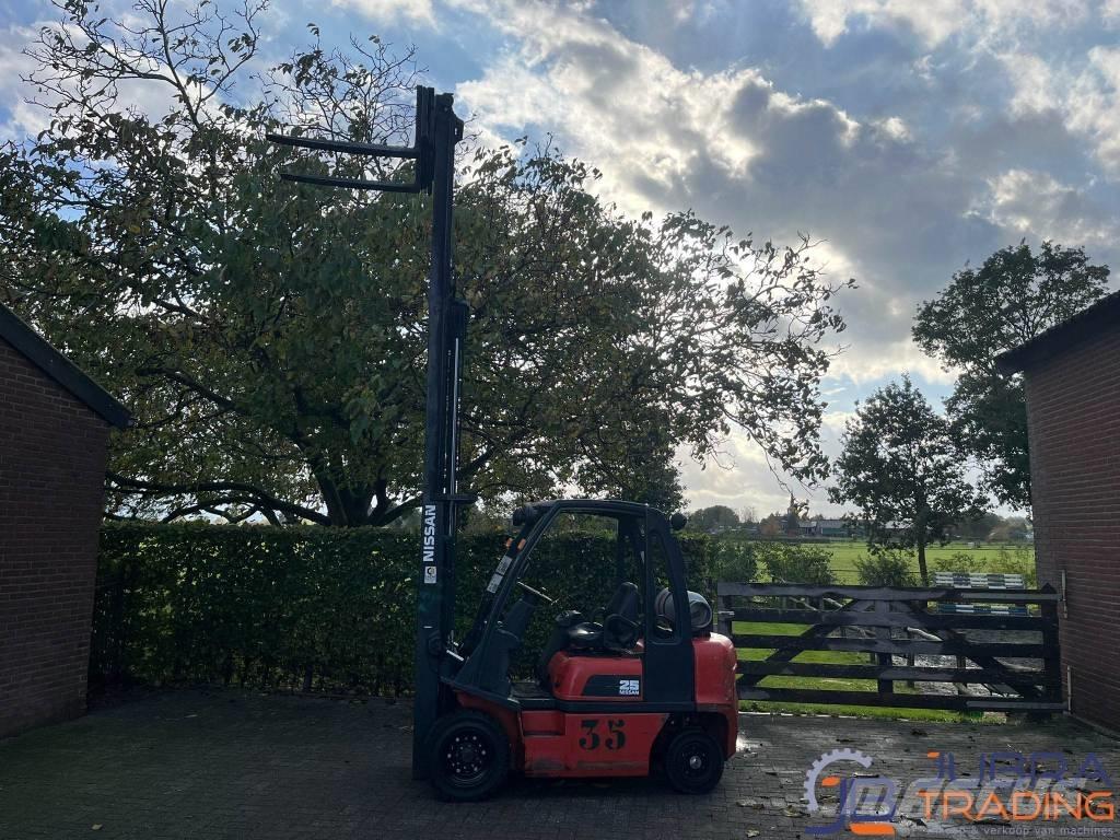 Nissan UD02A25PQ LPG 지게차