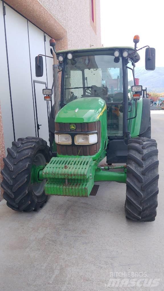 John Deere 5820 트랙터