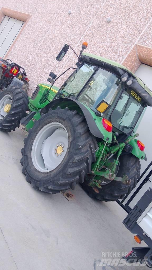 John Deere 5820 트랙터