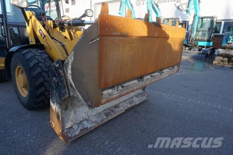 CAT 906 M  휠로우더