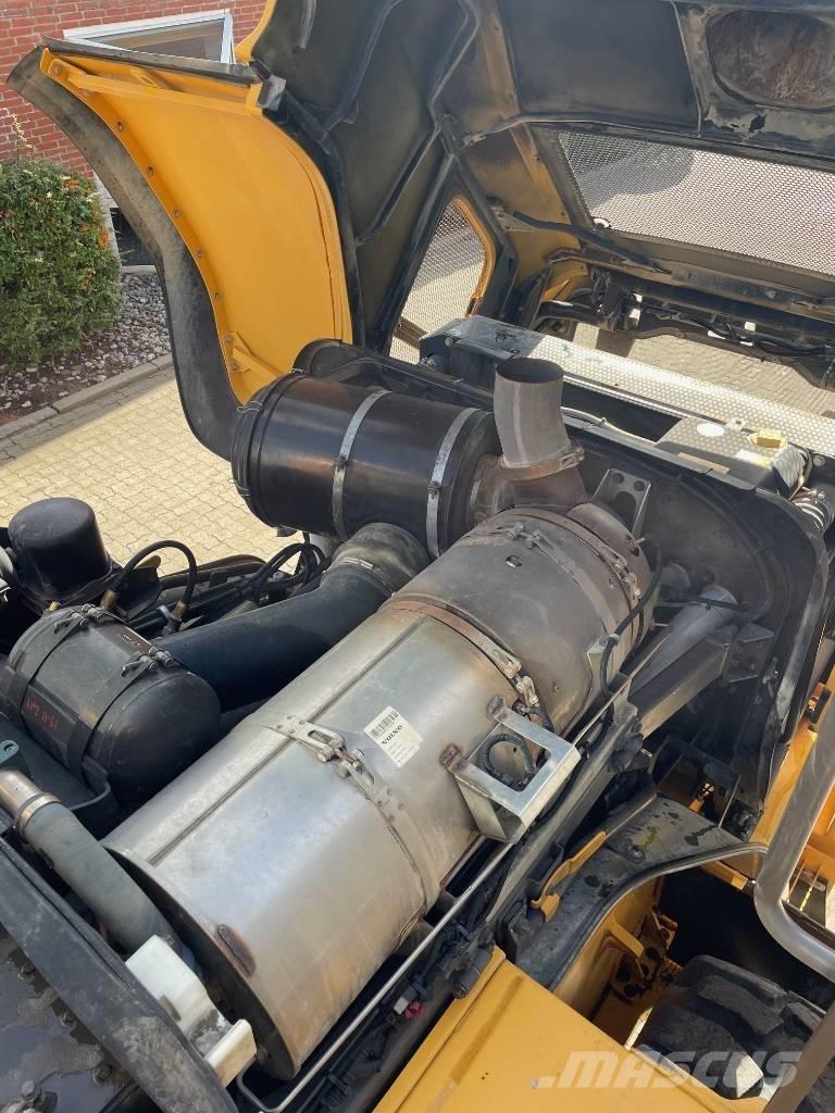 Volvo L220G  휠로우더