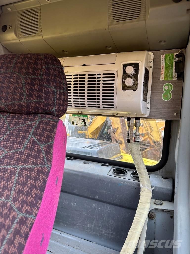 Komatsu PC 110 대형 굴삭기 29톤 이상
