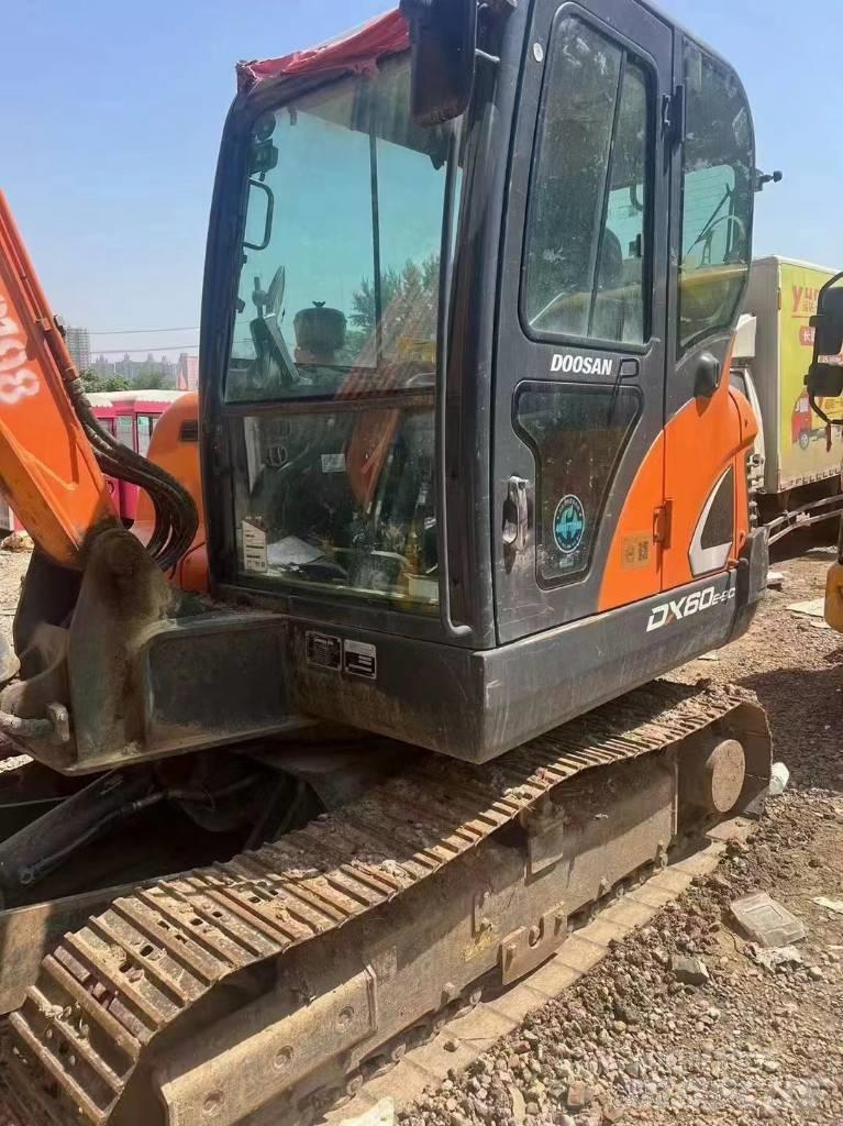 Doosan DX 60 소형 굴삭기 7톤 미만