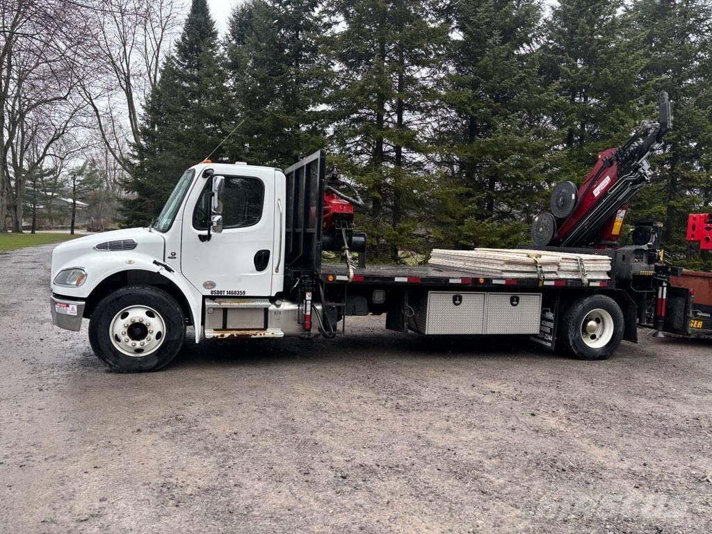 Freightliner M2-106 트랙 크레인