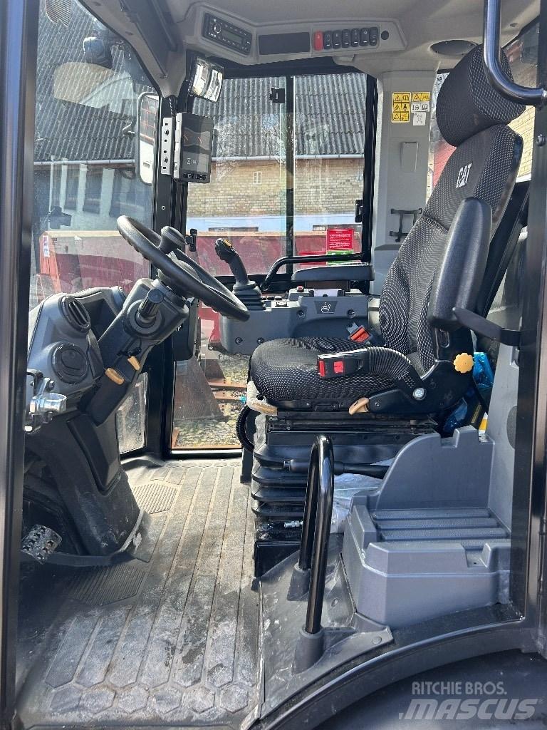 CAT 906  휠로우더