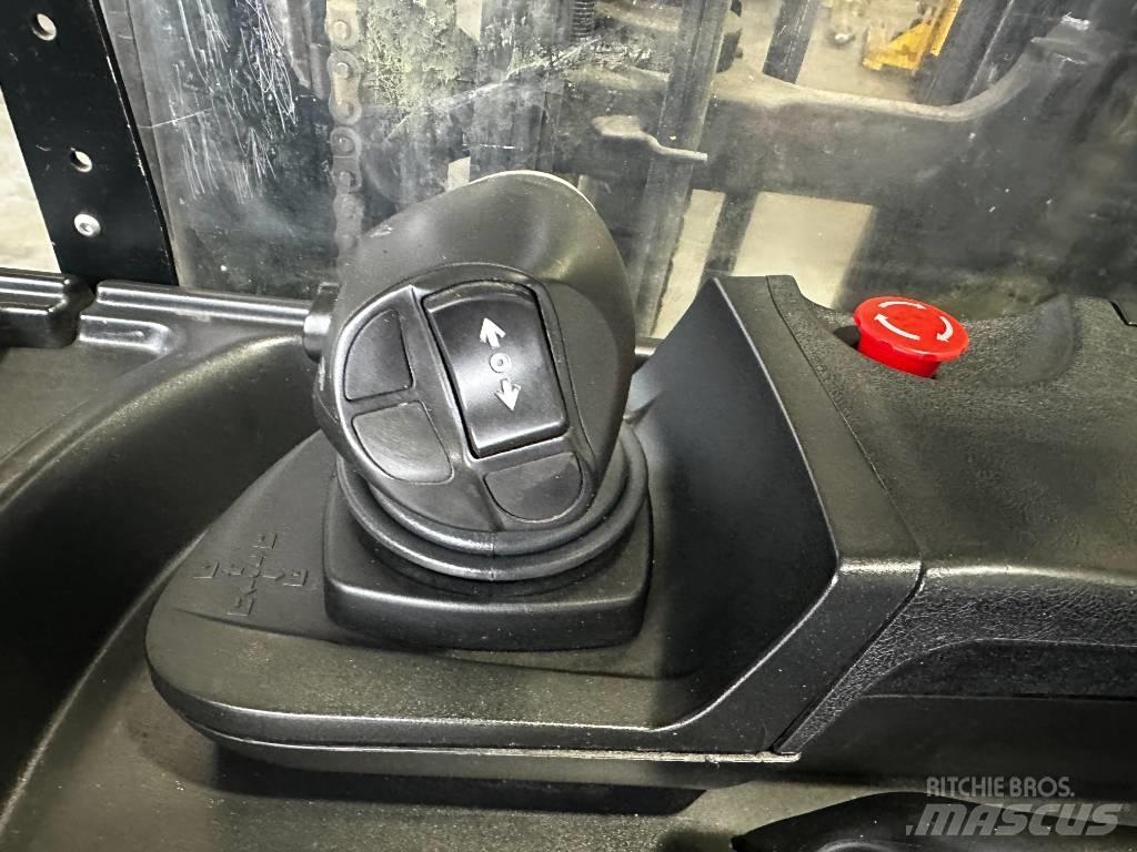Yale MR16 리치 트럭