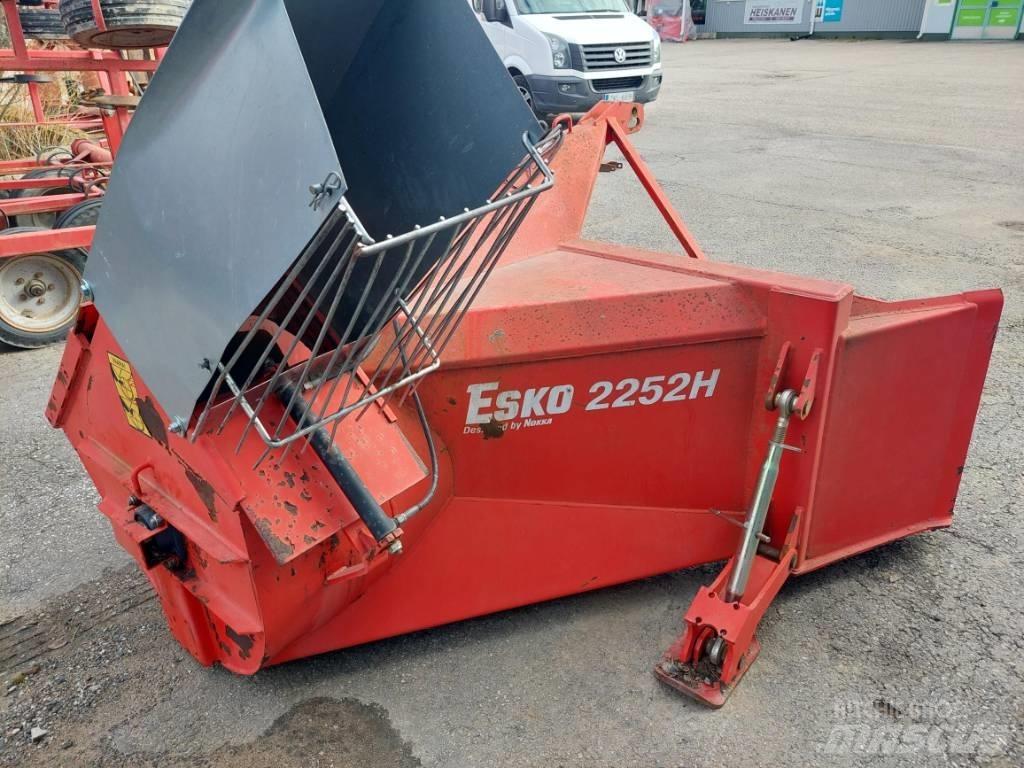 Esko 2252 H 제설기