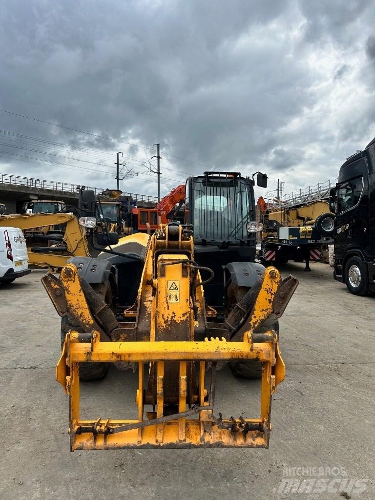 JCB 535-140 텔러 핸들러