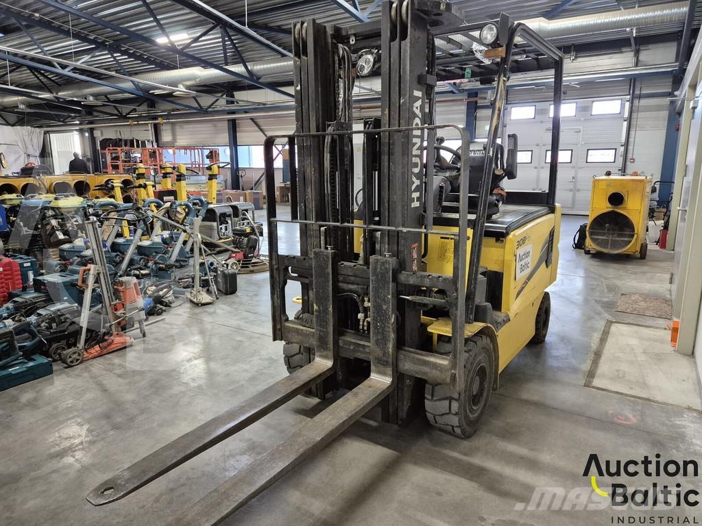 Hyundai 30B-9 전동 지게차