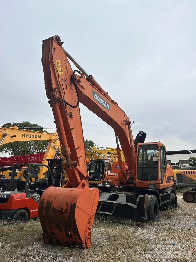 Doosan DH 210 W  휠 굴삭기