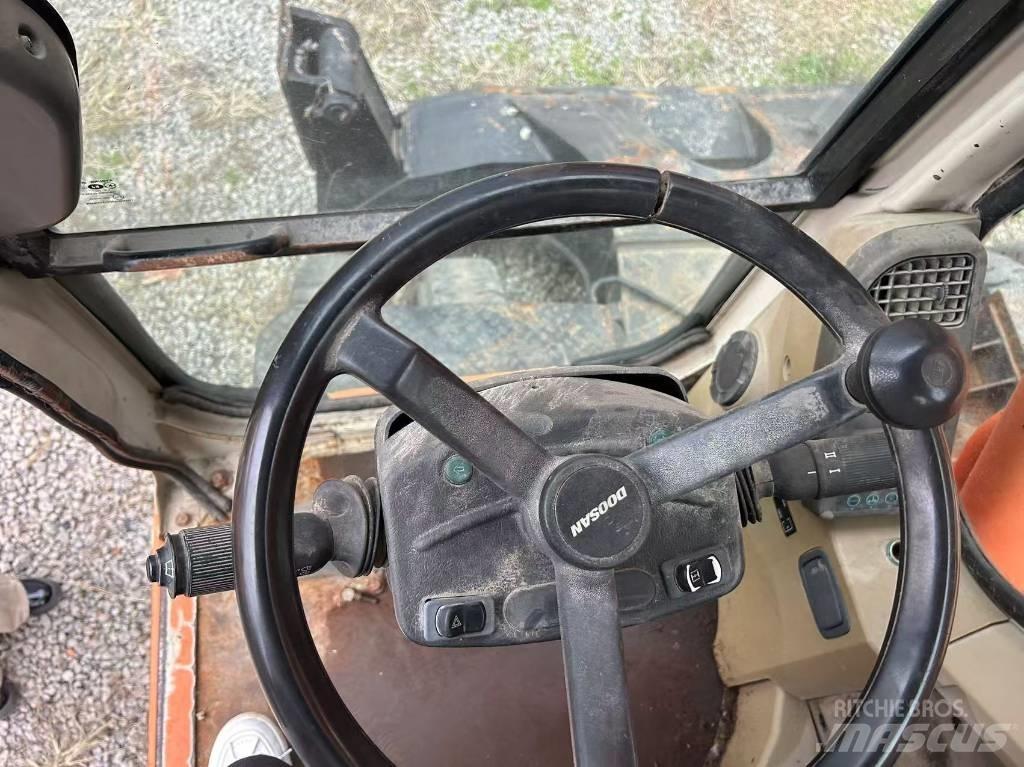 Doosan DH 210 W  휠 굴삭기