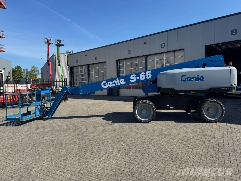 Genie S 65 견인식 전동이동 리프트