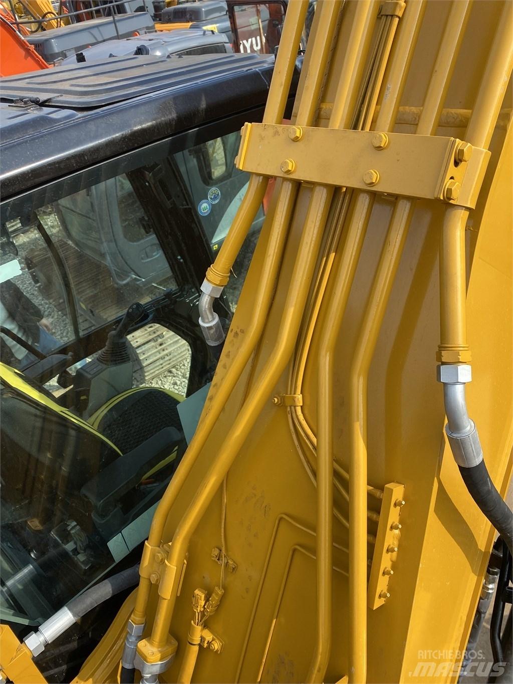 CAT 320 대형 굴삭기 29톤 이상