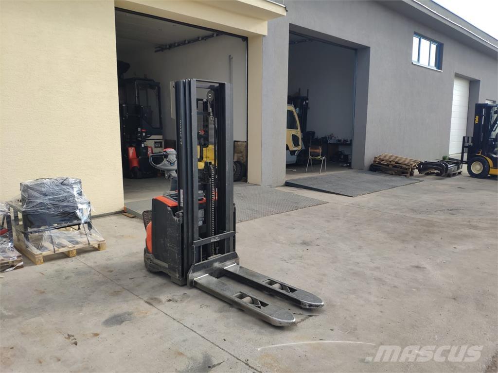 BT SWE120 보행식 리치 지게차