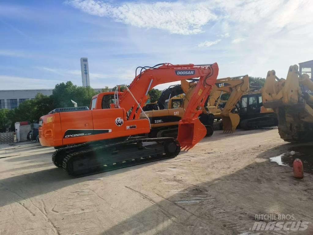 Doosan DX 225 대형 굴삭기 29톤 이상