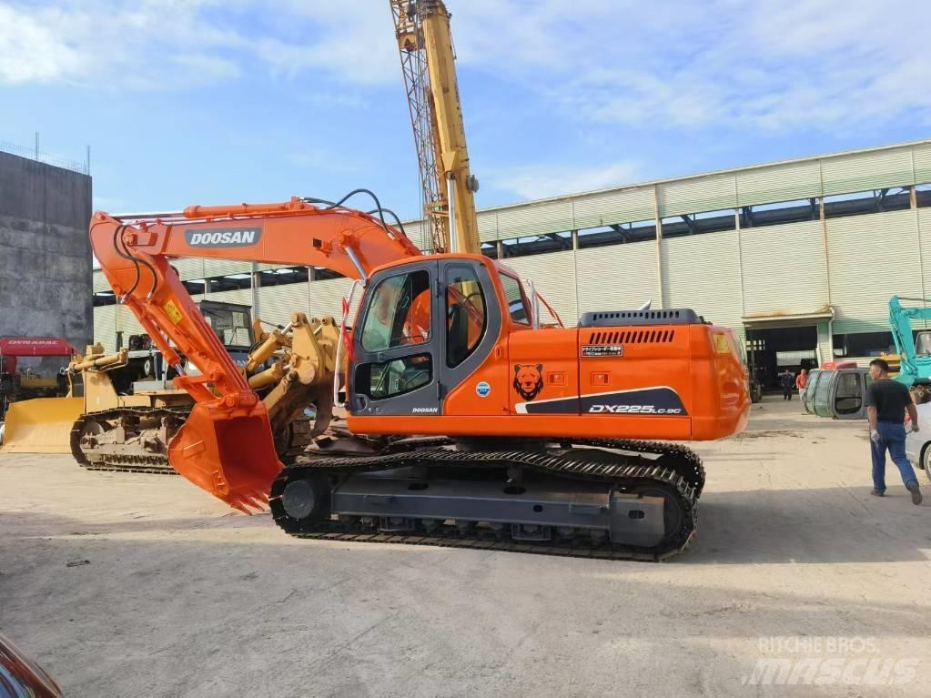 Doosan DX 225 대형 굴삭기 29톤 이상