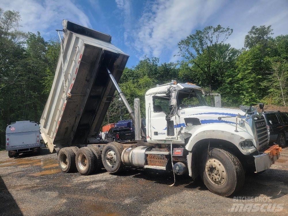 Mack 713GU 덤프 트럭