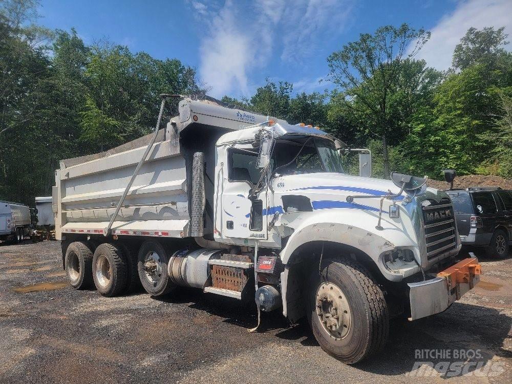 Mack 713GU 덤프 트럭