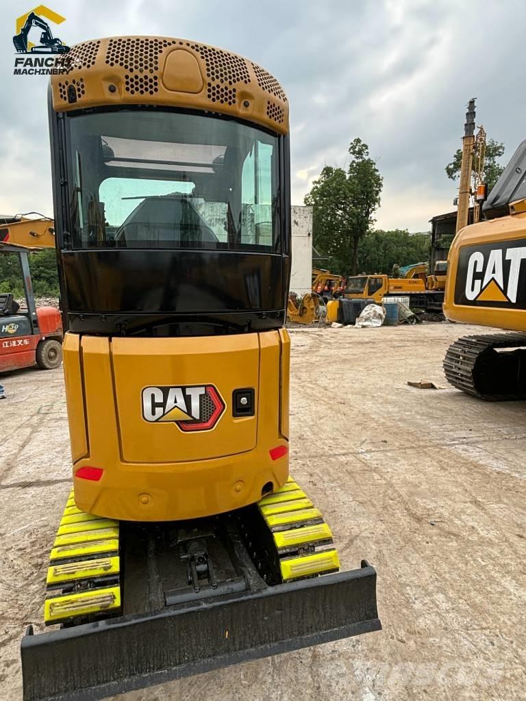 CAT 302 소형 굴삭기 7톤 미만