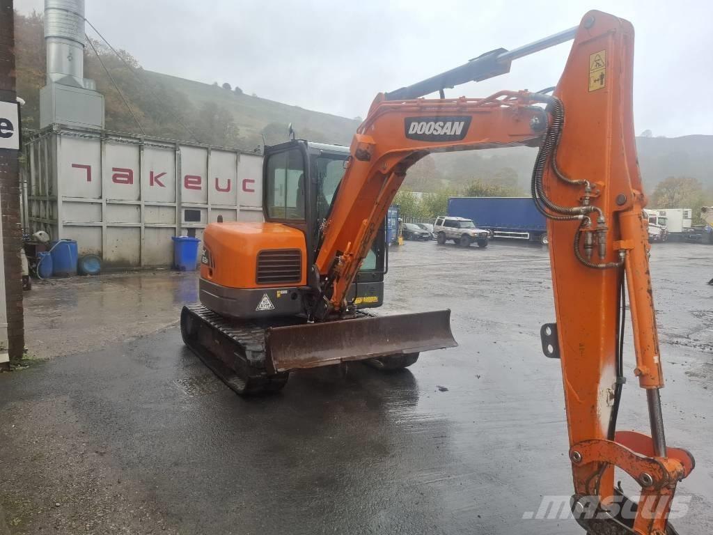 Doosan DX 62 R-3 소형 굴삭기 7톤 미만