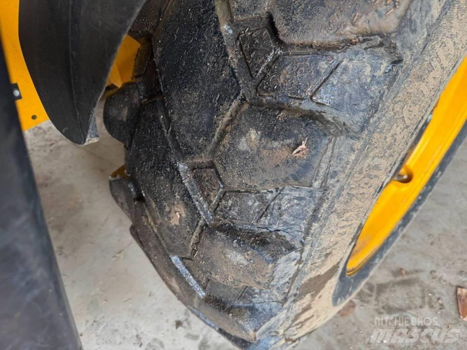 JCB 535-95 텔러 핸들러