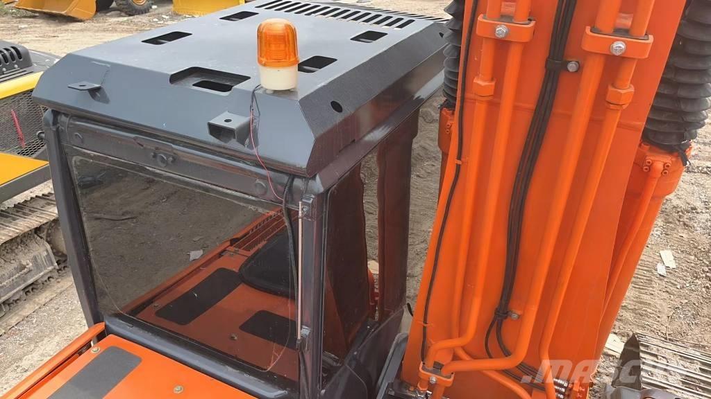 Hitachi ZX 70 소형 굴삭기 7톤 미만