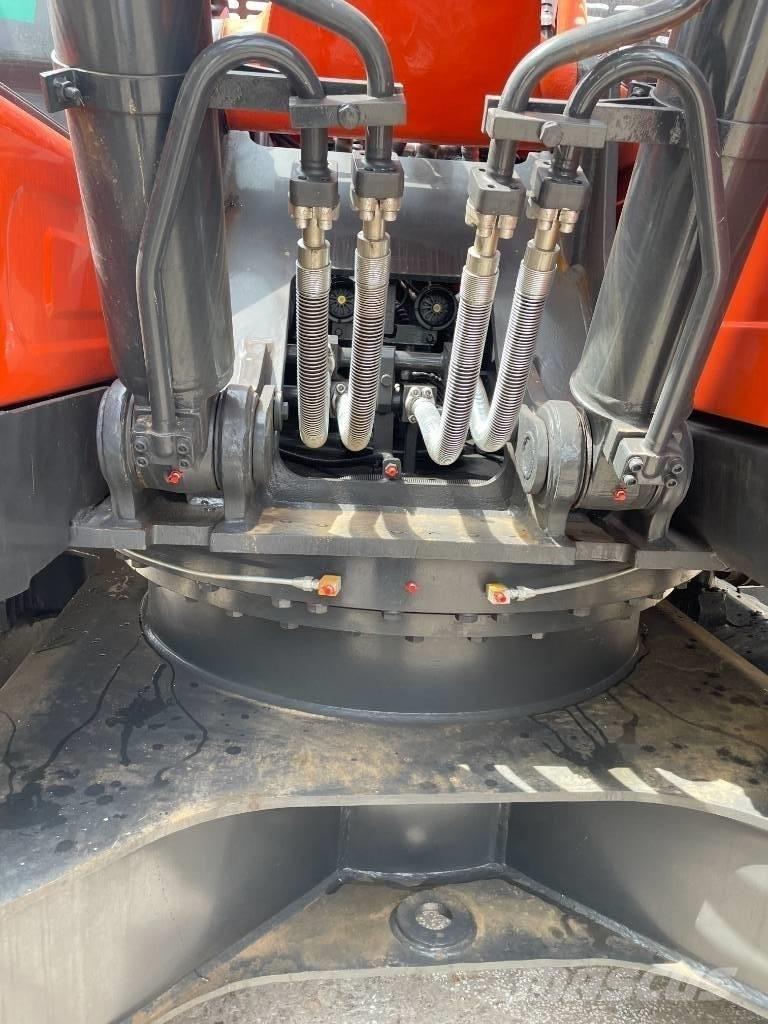 Doosan DX 225 중형굴삭기 7톤-28톤