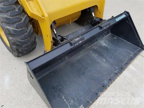 CAT 272 D  스키드로더