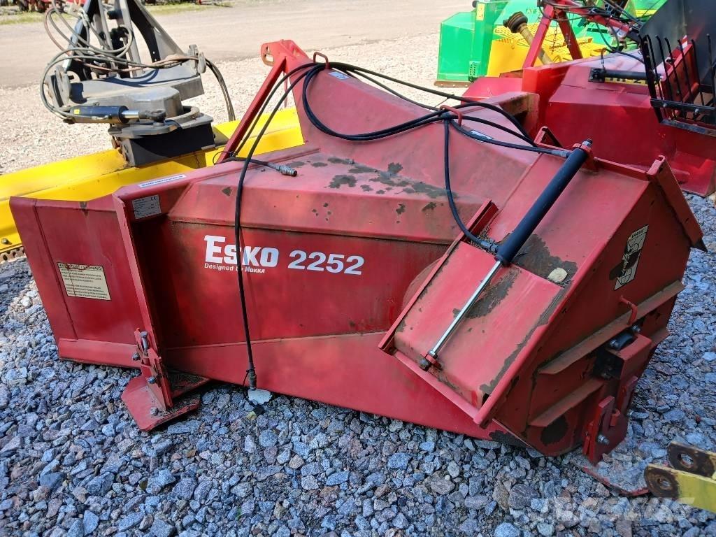 Esko 2252 제설기