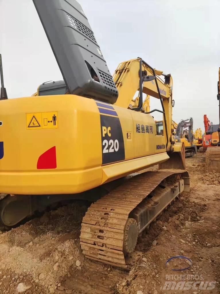 Komatsu PC220 대형 굴삭기 29톤 이상