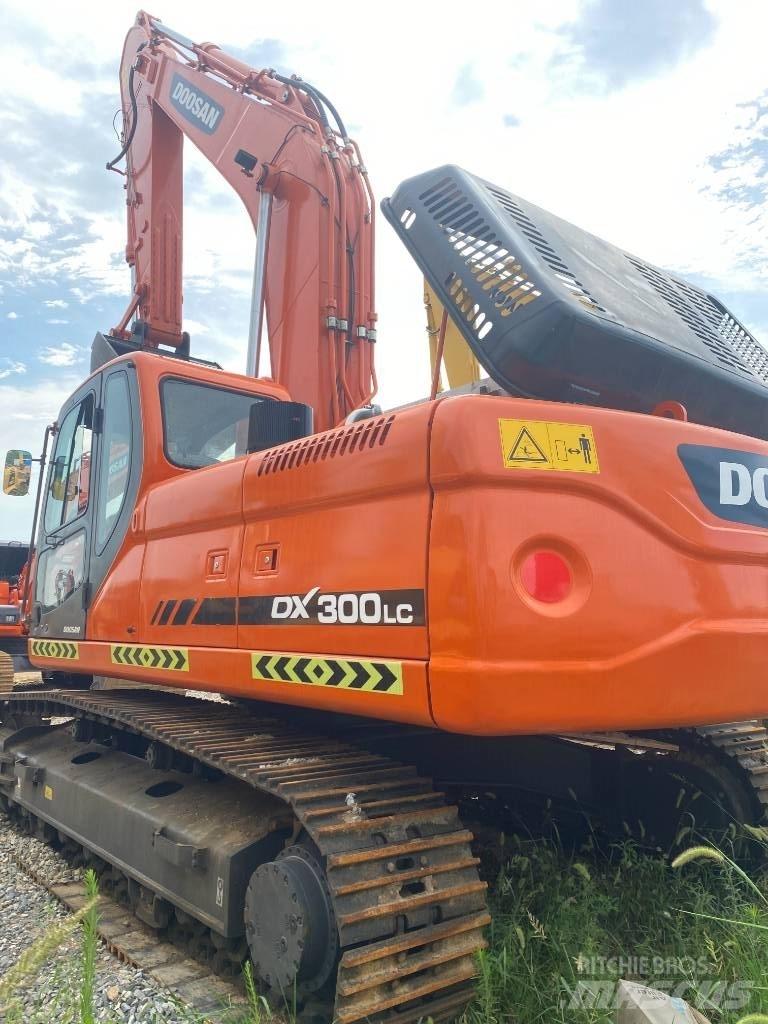 Doosan DX 300 LC 대형 굴삭기 29톤 이상