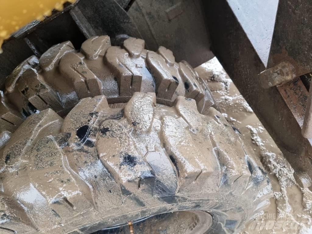 CAT M 313 C  휠 굴삭기