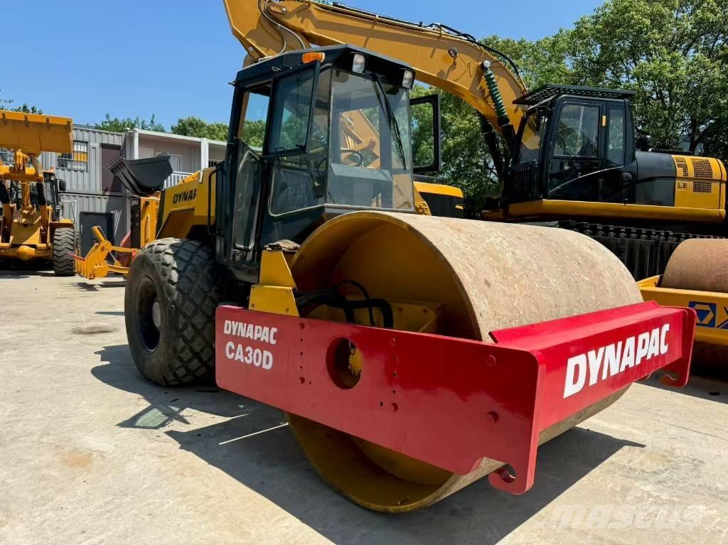 Dynapac CA 30 D 싱글 드럼 롤러